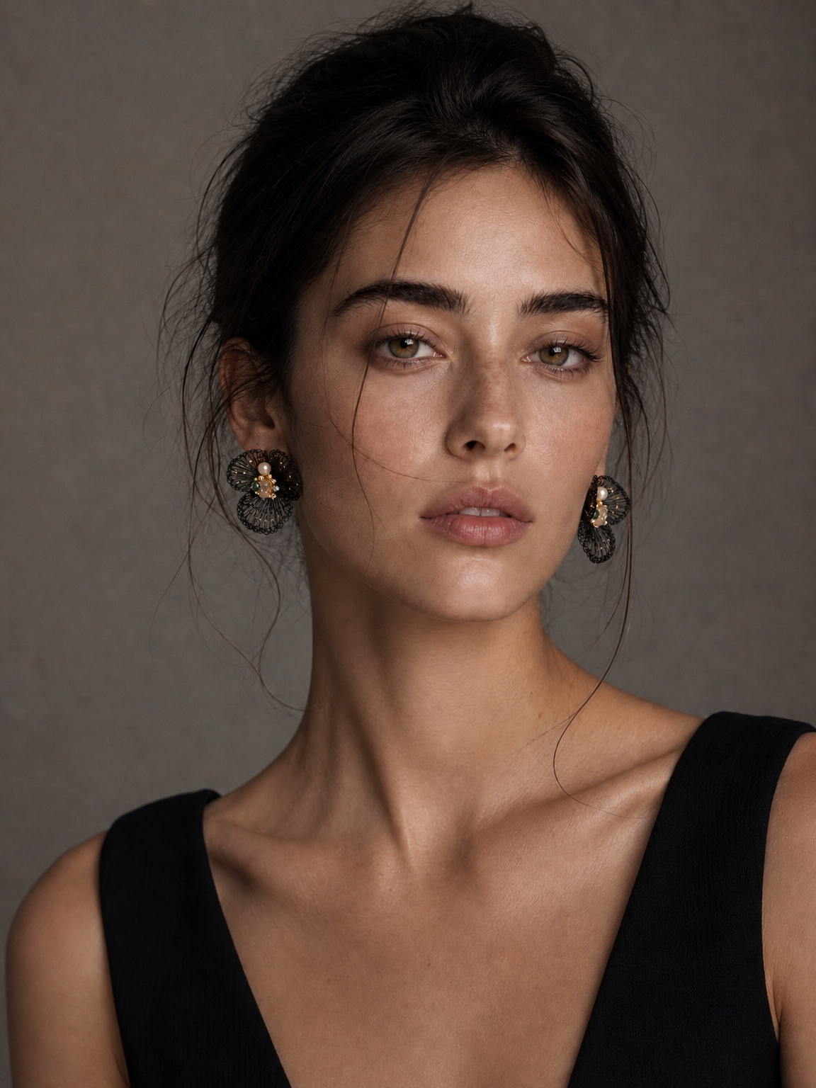 Noir Trefoil Handwoven Gemstone Pearl Earrings