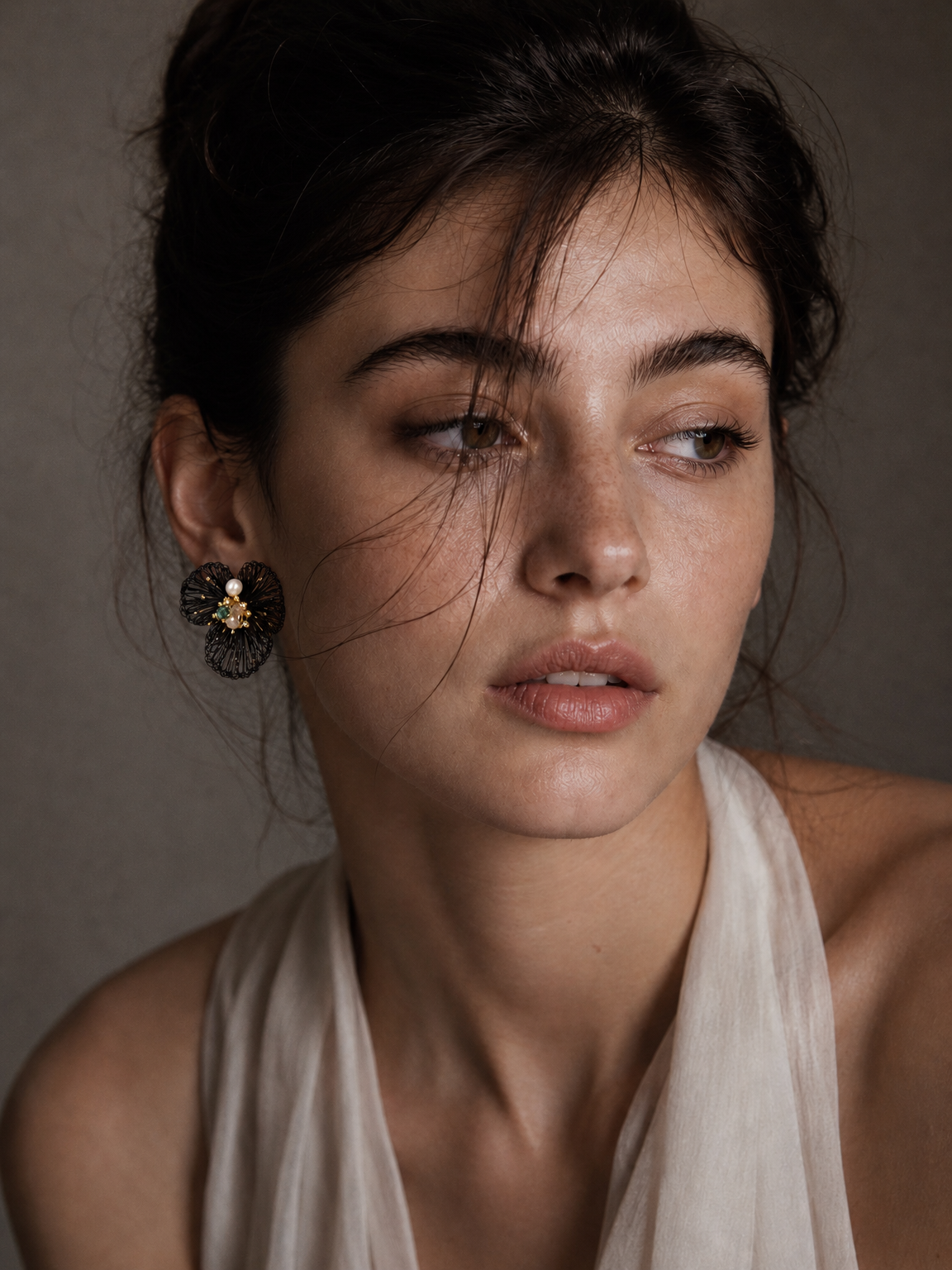 Noir Trefoil Handwoven Gemstone Pearl Earrings
